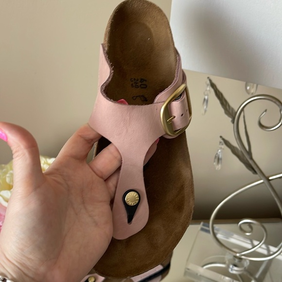 Birkenstock Gizeh big buckle sandals in pink nubuck leather - Picture 5 of 13